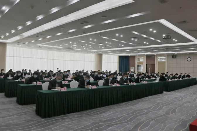 鞍勤集團、溫泉集團舉辦貫徹落實市第十三次黨代會精神宣講報告會(圖3)