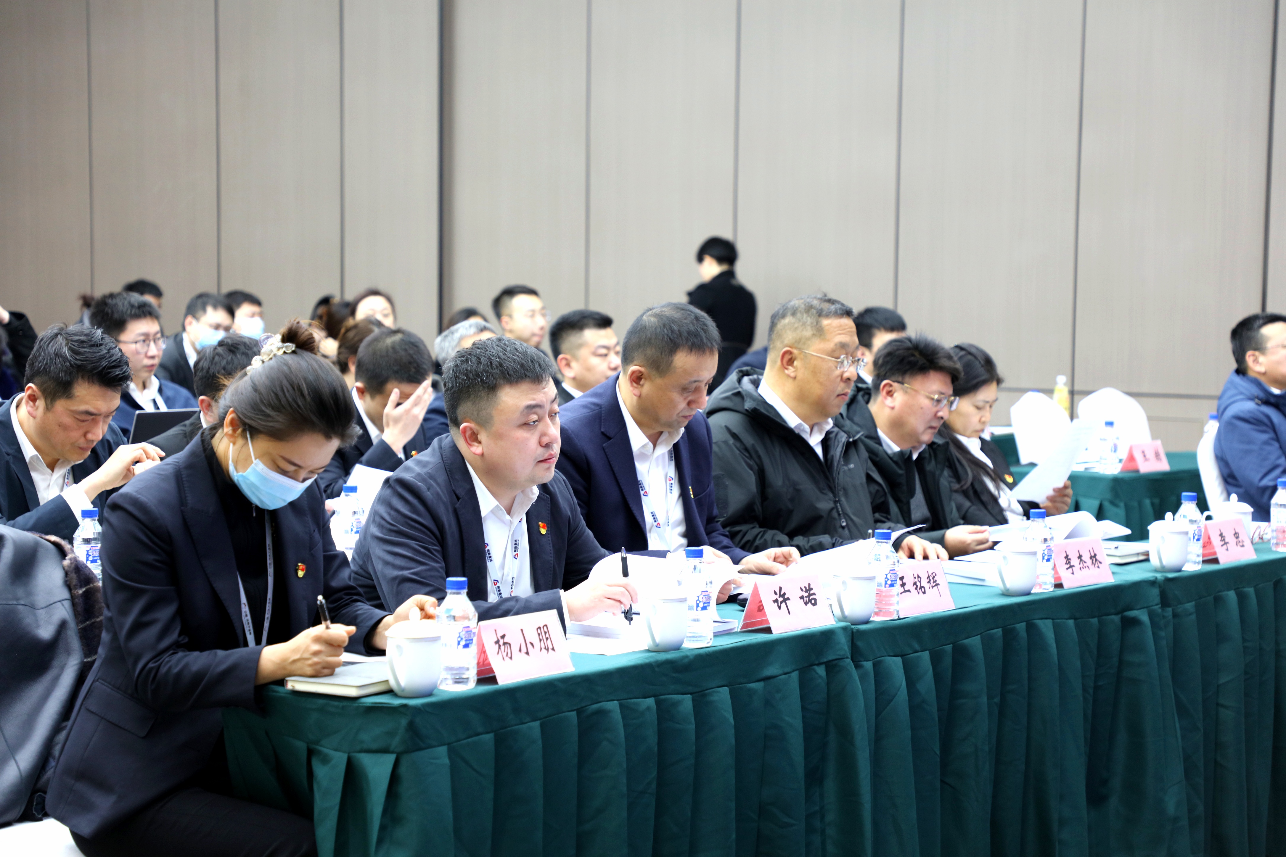 集團(tuán)舉行機(jī)關(guān)中層干部、借調(diào)和駐村干部2022年度述職測(cè)評(píng)會(huì)議
