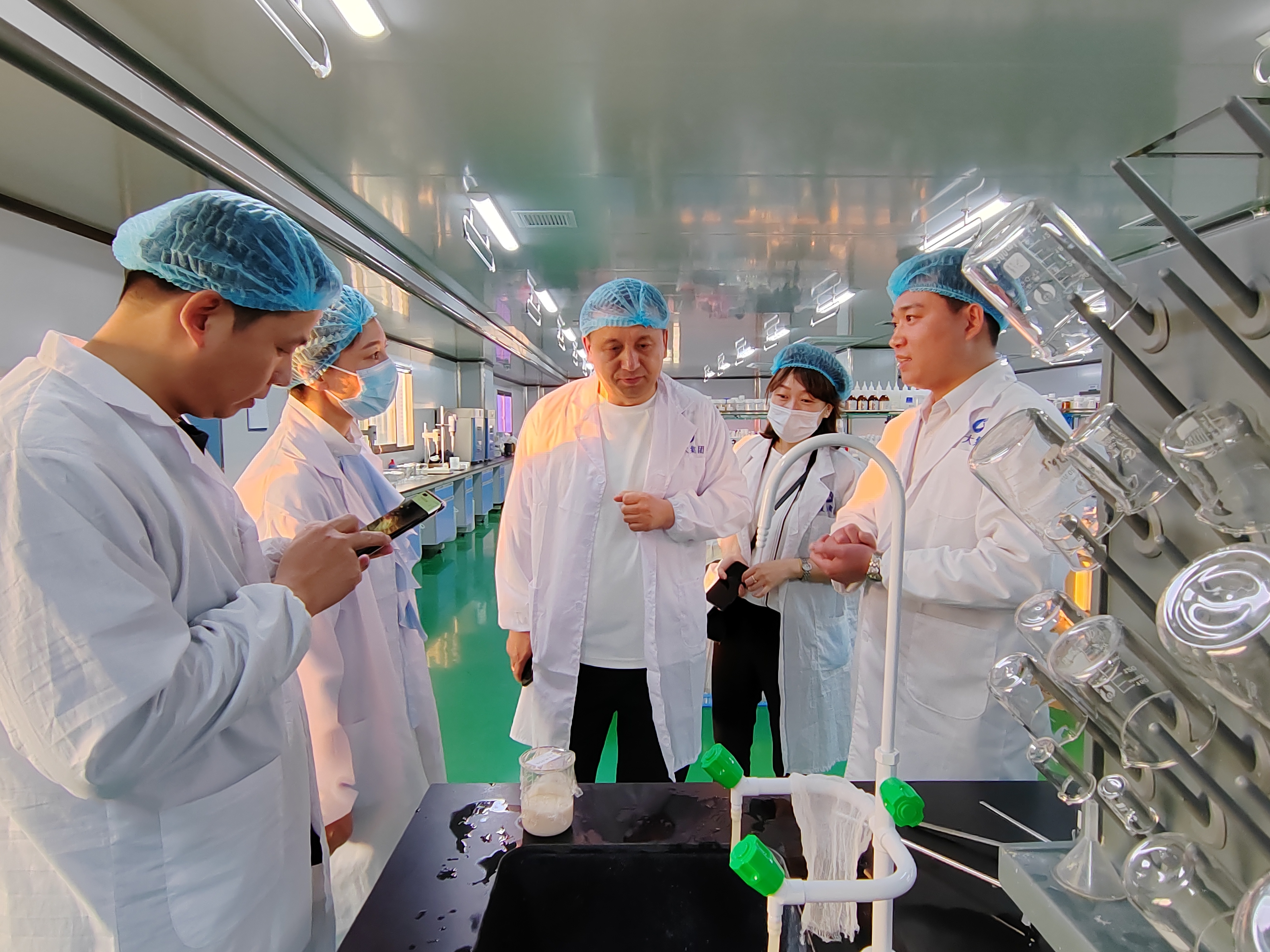 鞍勤集團(tuán)、溫泉集團(tuán)、公服集團(tuán)商務(wù)考察組赴廣州調(diào)研