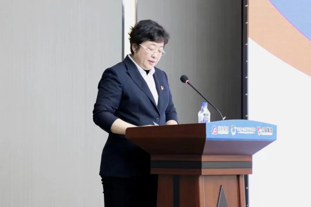 鞍勤集團(tuán)、溫泉集團(tuán)、公服集團(tuán)2023年新任干部任前集體談話及集體送任儀式圓滿結(jié)束